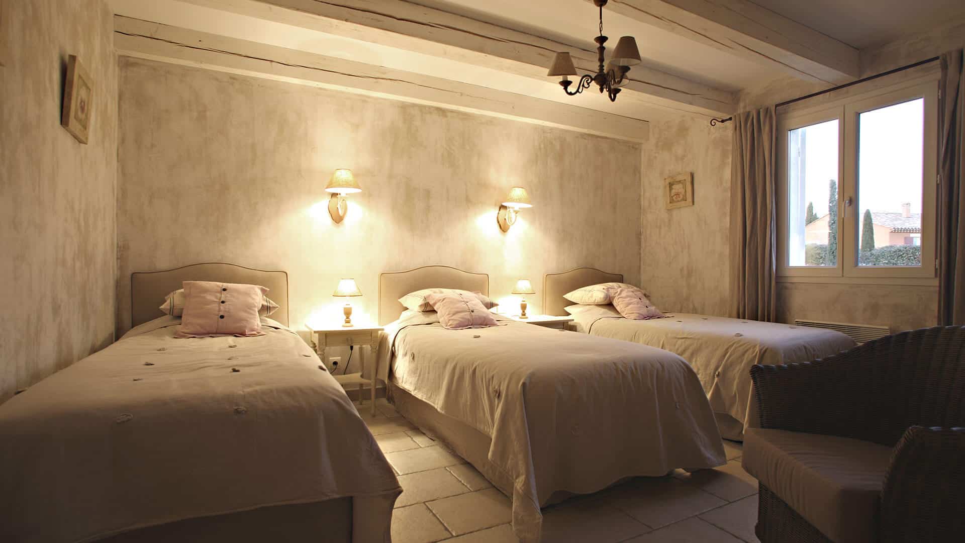 Louer villa vacances Alpes de Haute Provence | Villa les coquelicots | Chambre trois lits