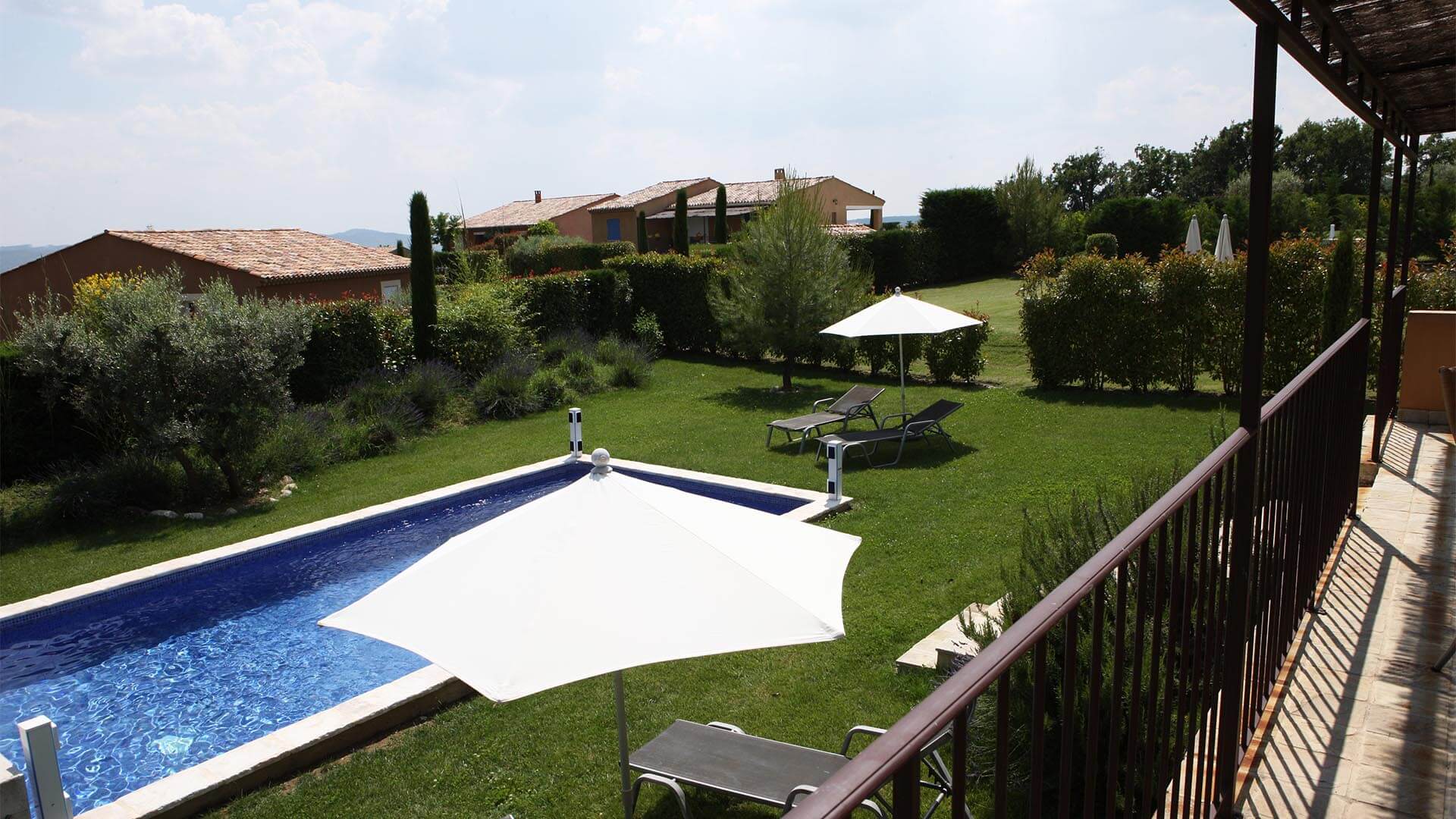 Villa à louer vacances Provence | Villa terre d'orange | Terrasse, jardin et piscine
