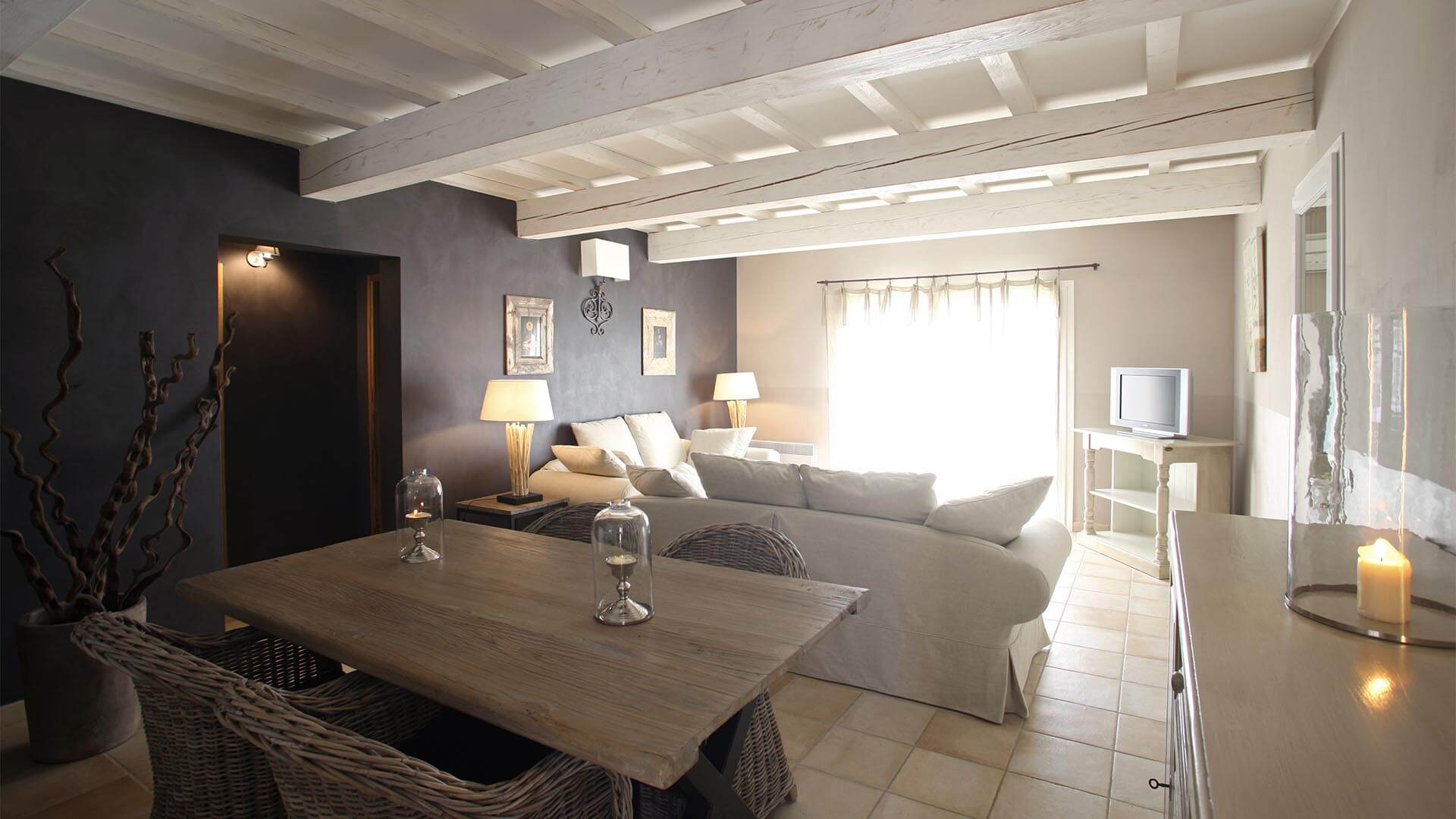 Location maison de vacances Forcalquier | Villa la source | Salon, salle à manger avec climatisation