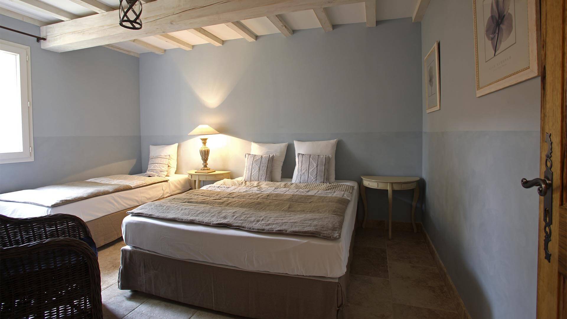 Location saisonnière T3 Provence | Appartement le jas des collines | Chambre triple