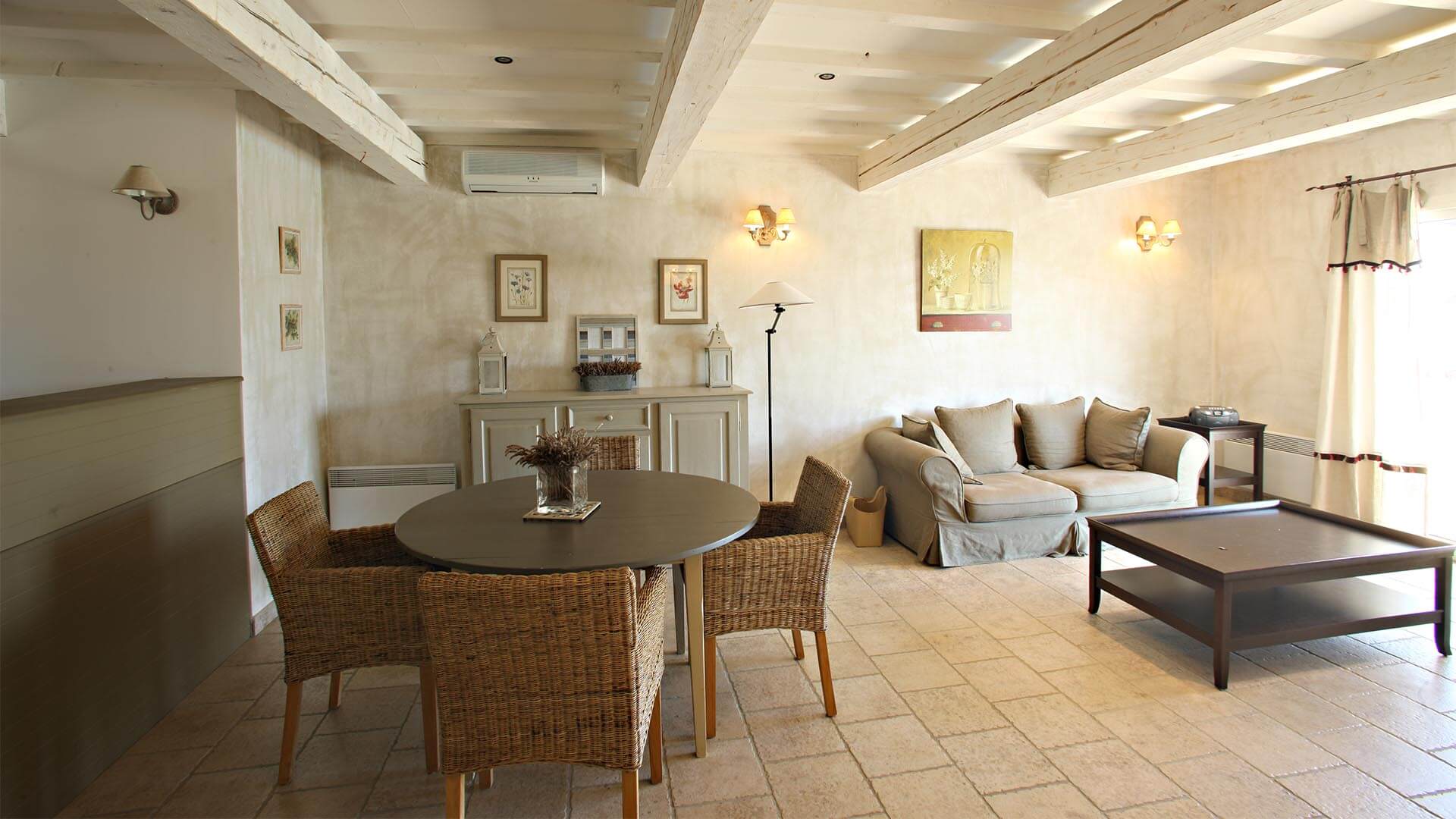 Location vacances particulier Alpes de Haute-Provence | Villa terre d'ombre | Salon, salle à manger