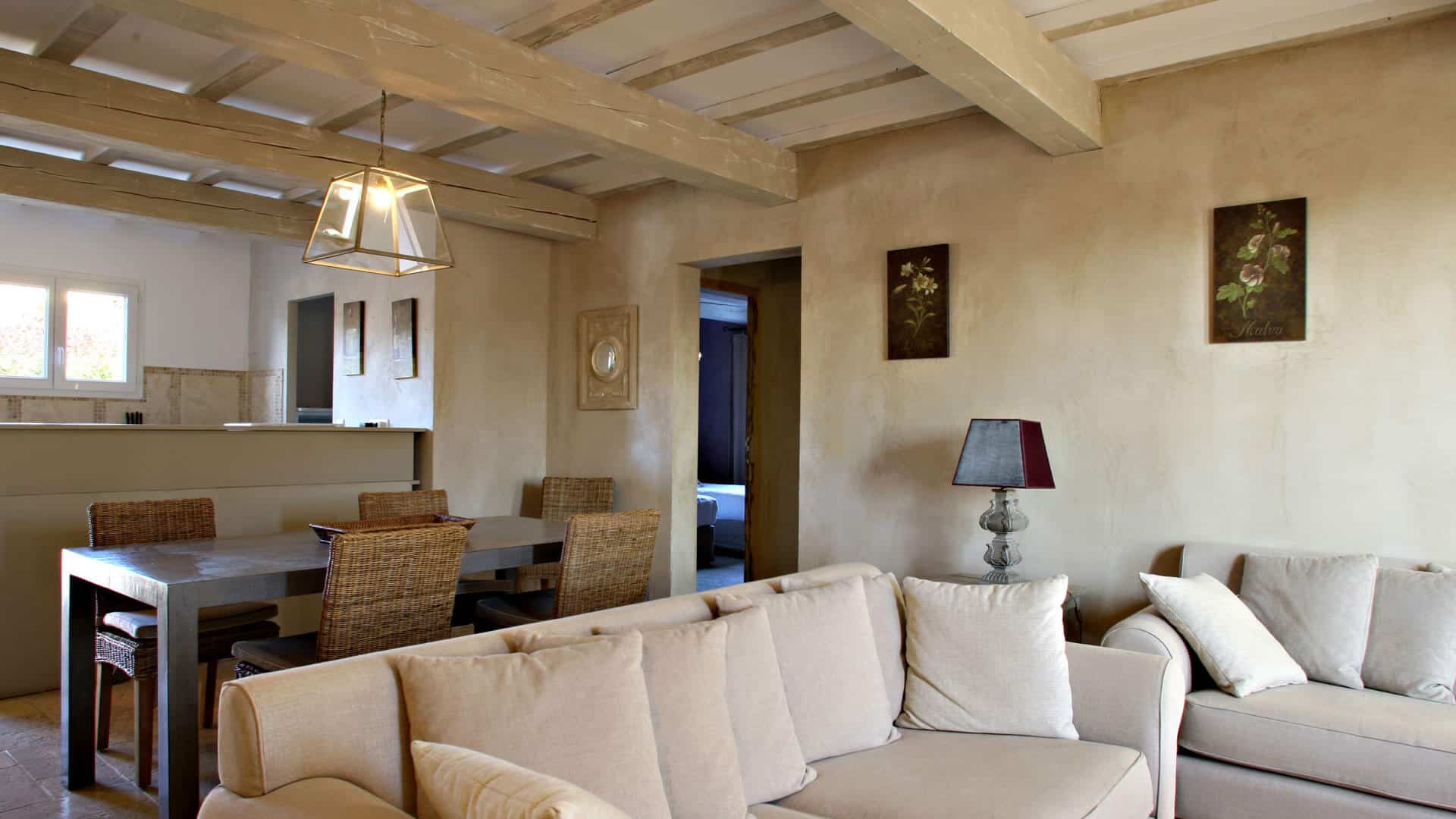 Louer villa vacances Forcalquier | Villa blanche | Pièce à vivre climatisée