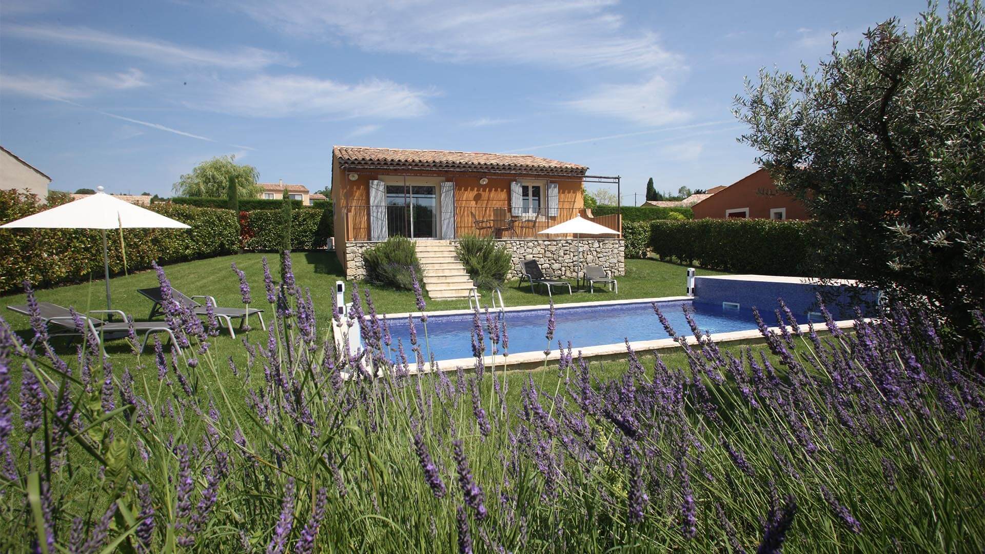 Location saisonnière maison Provence Alpes Côte d'Azur | Villa terre d'orange | T3 Jardin et piscine