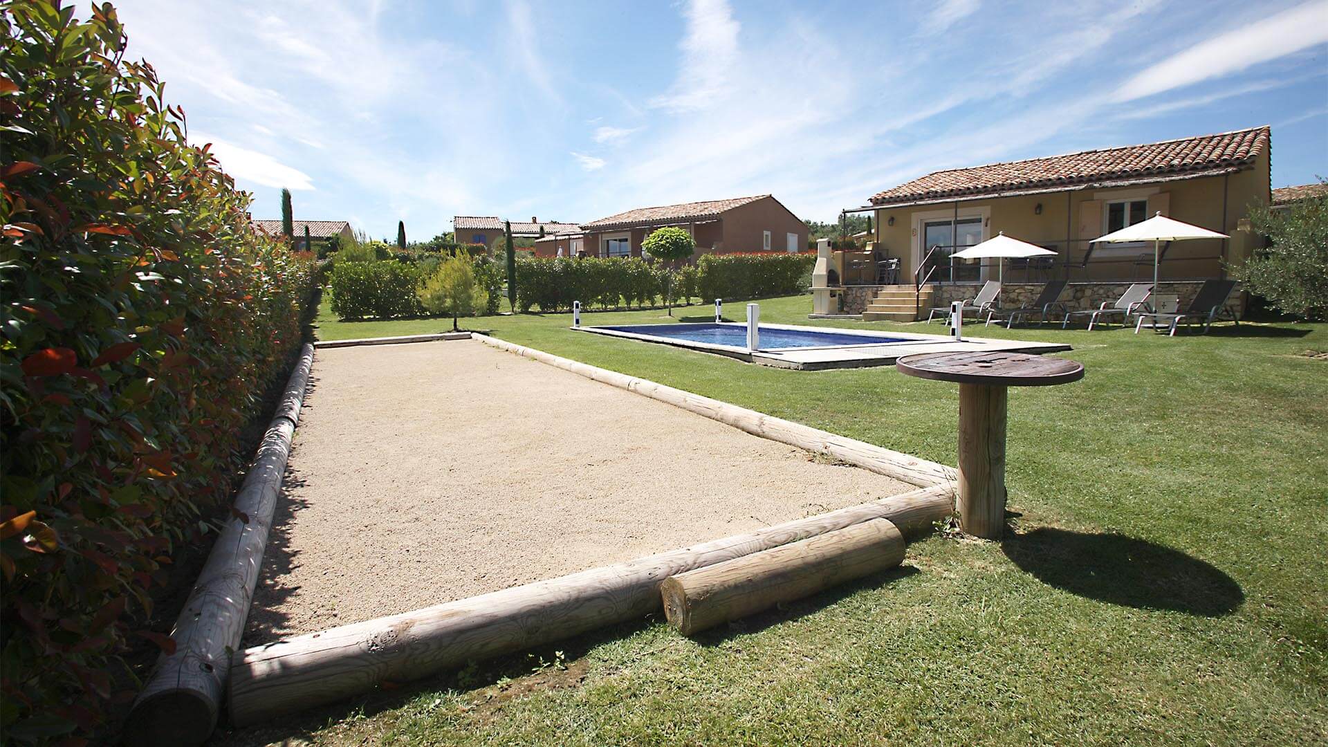 Location saisonnière T3 Haute Provence | Villa mon rêve | Terrain de pétanque