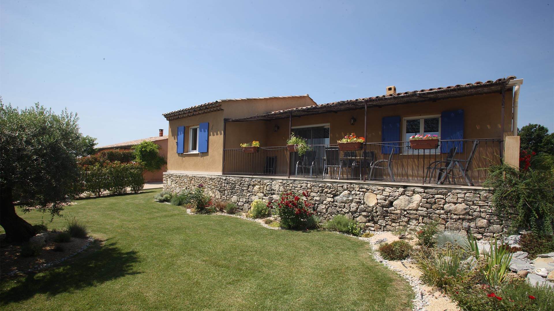 Villa à louer vacances Provence Alpes Côte d'Azur | Villa terre d'ocre | Jardin et terrasse