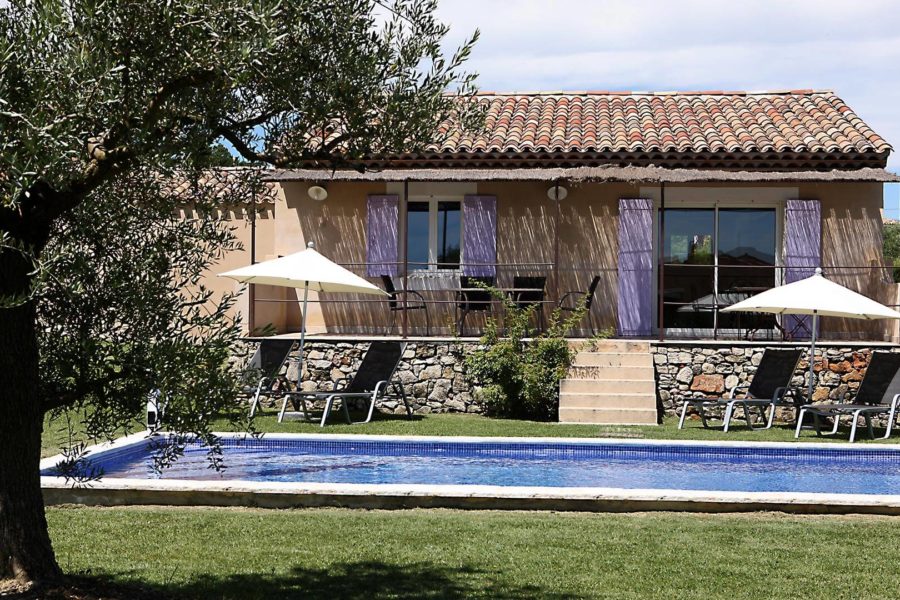 Location villa de vacances Haute Provence | Villa les tournesols | Terrasse et piscine