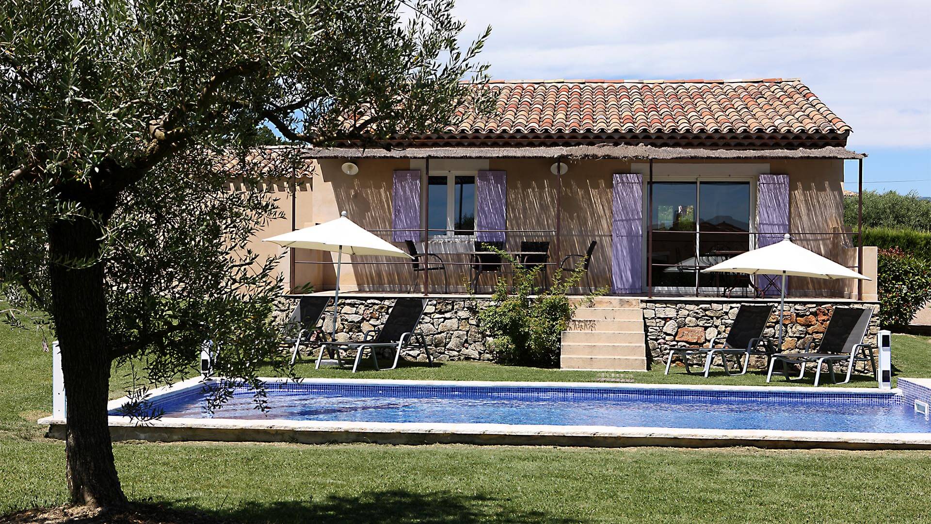 Holiday rental in Haute Provence | Villa les tournesols | Terrace and pool