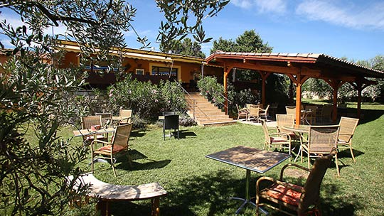 Outside restaurant Les Terrasses de la Bastide | Forcalquier